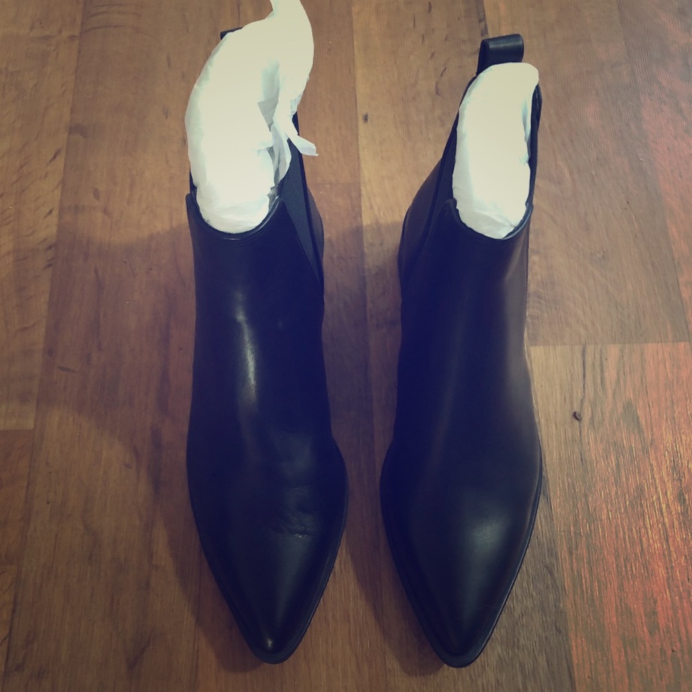 NEW! Steve Madden booties!